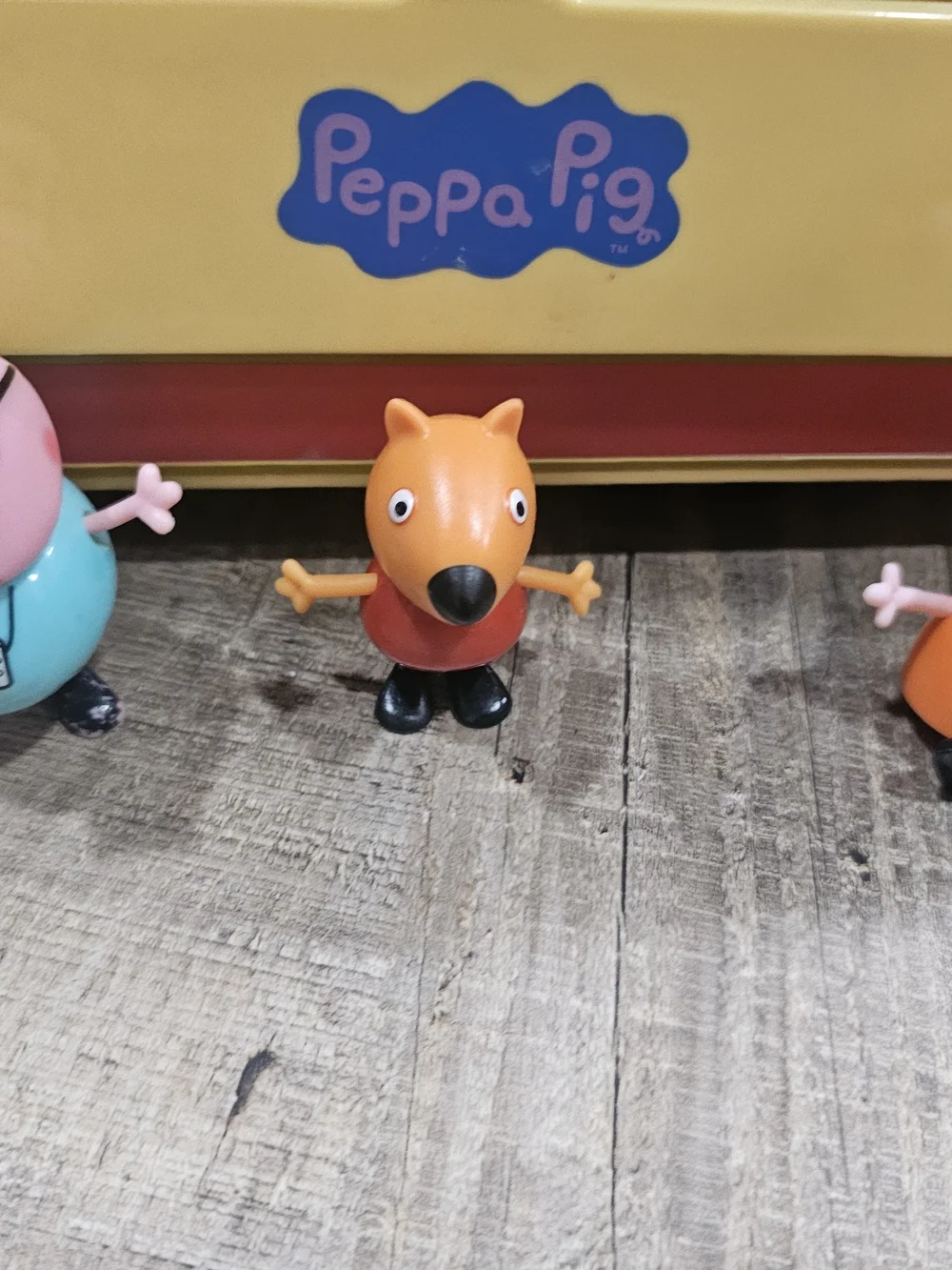 Peppa Pig Transforming Camper Bus & 5 Characters 17 Inch